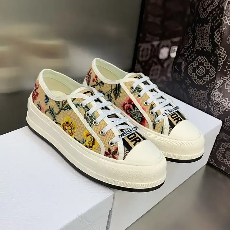 WALK’N’DIOR PLATFORM SNEAKERS UNISEX PETITES FLEURS EMBROIDERED WHITE – CD189 — view 1