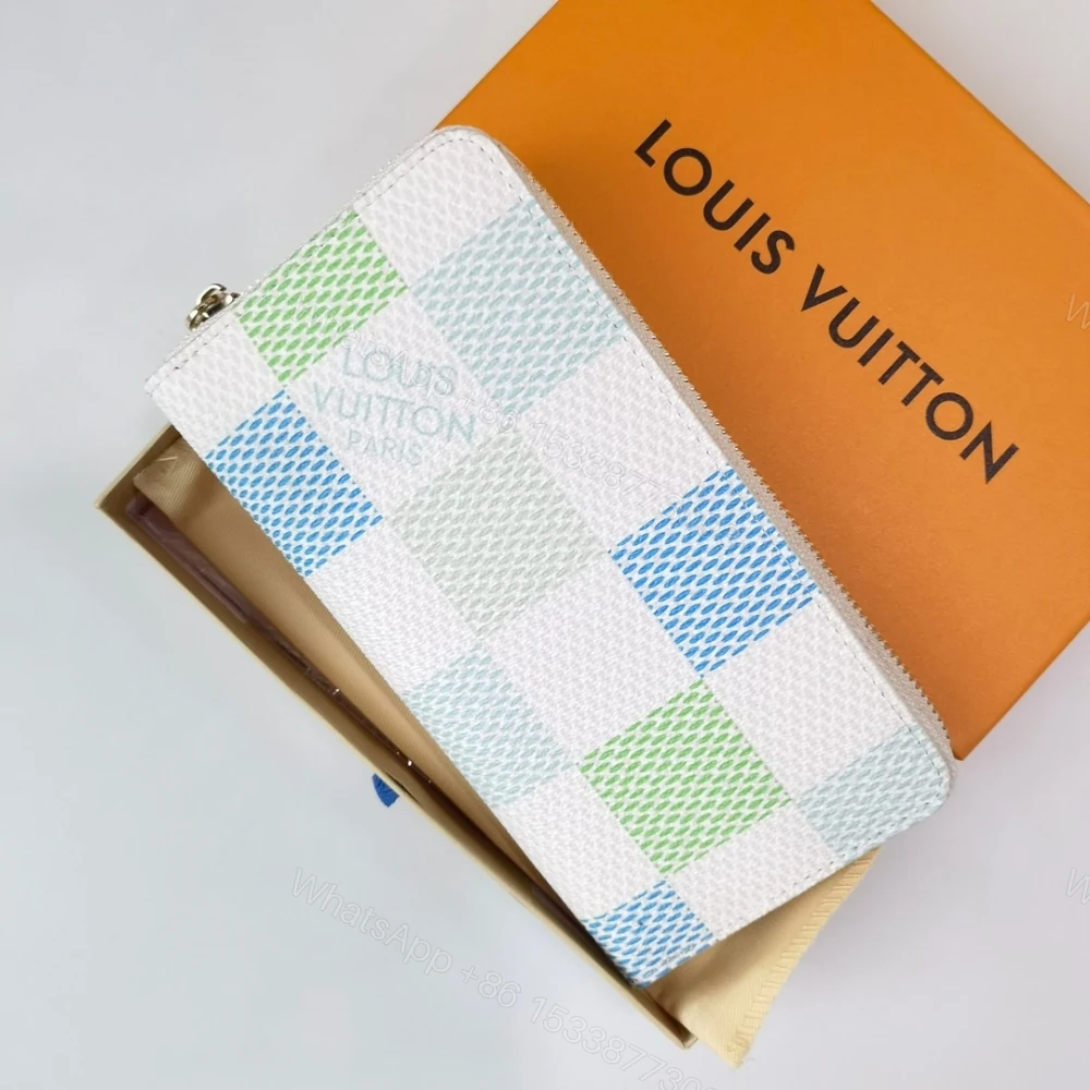 View 4 of LOUIS VUITTON ZIPPY WALLET IN DAMIER CANVAS GREEN 19.5CM