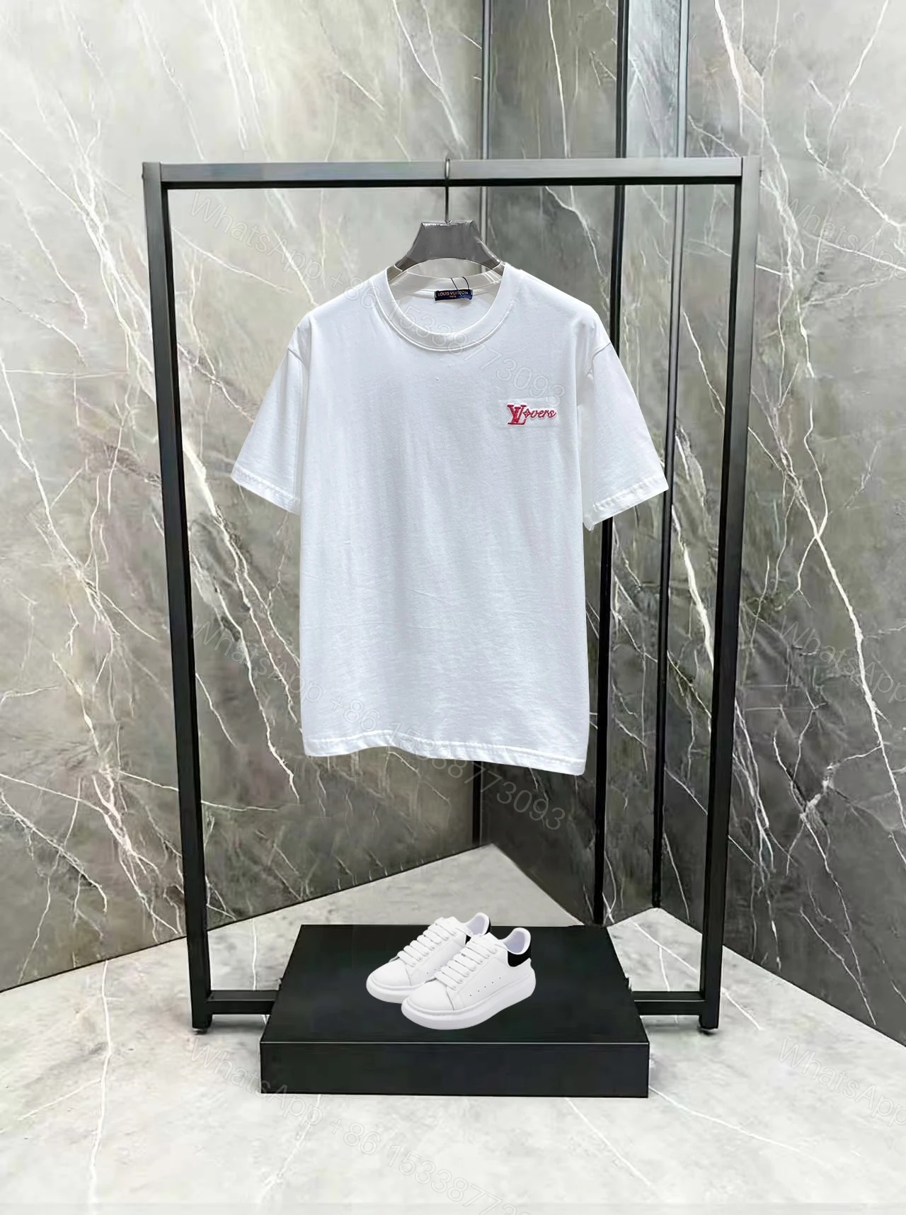 LV 一比一 男款 字母刺繡短袖T恤 輕奢簡約風 — view 1