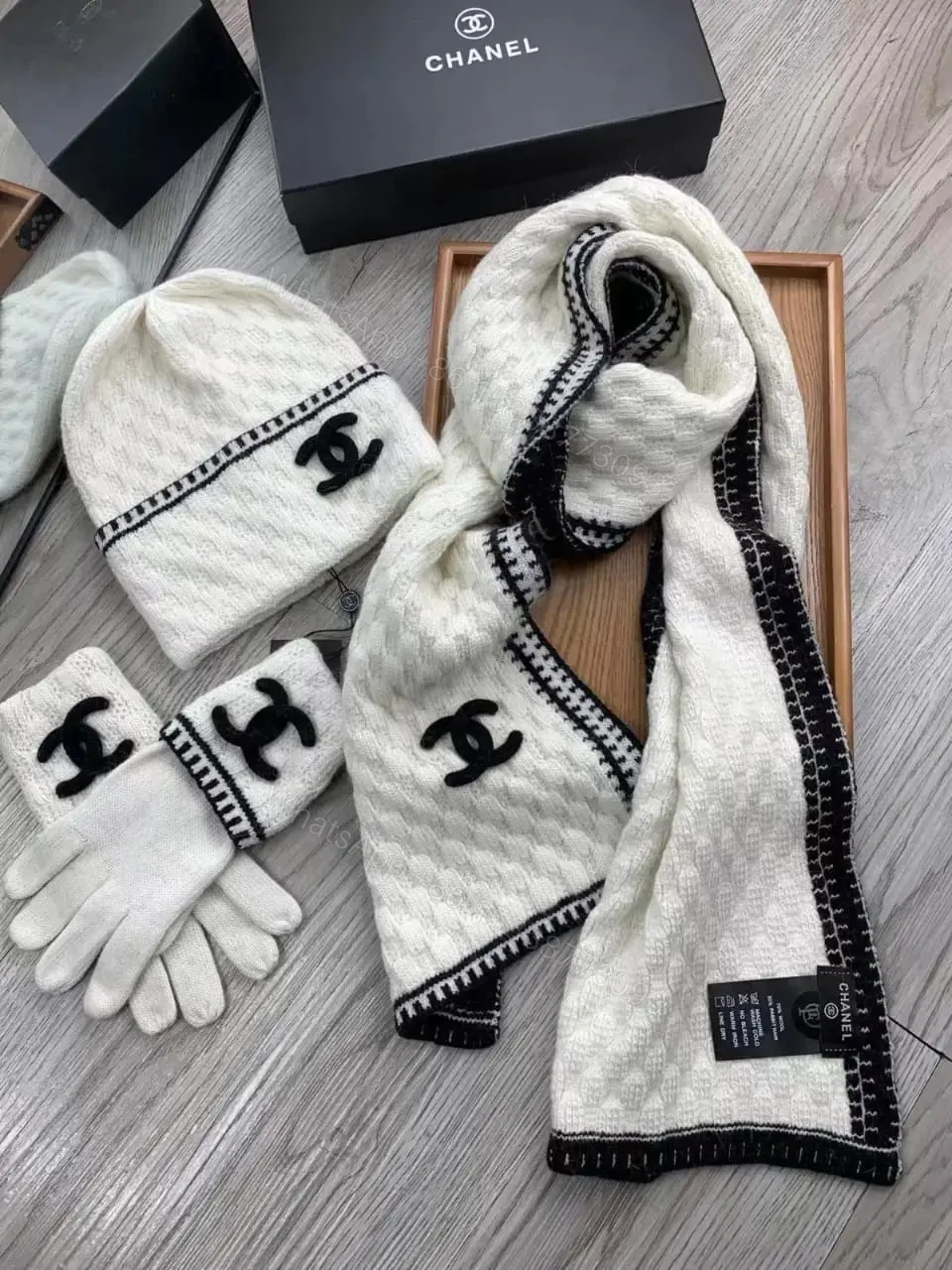 CHANEL — view 1