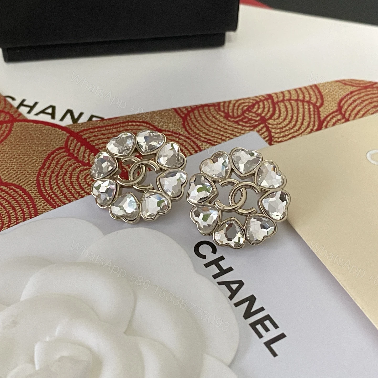 Chanel A貨心形水晶耳環 雙C排飾設計 浪漫造型精品飾品 — view 1