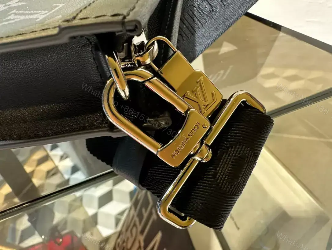 View 7 of LOUIS VUITTON GASTON WEARABLE WALLET – RRG071