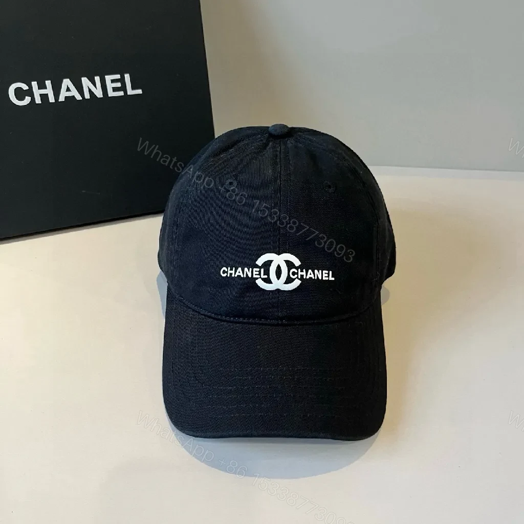 Chic Logo Cap: Cotton-Nylon, Minimalist Luxury Style — view 1