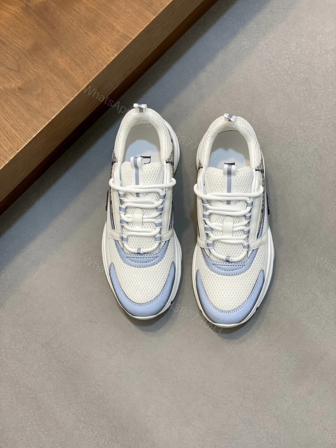 Dior A貨男士輕量運動鞋 白藍透氣拼接款 清爽時尚百搭休閒鞋 — view 1