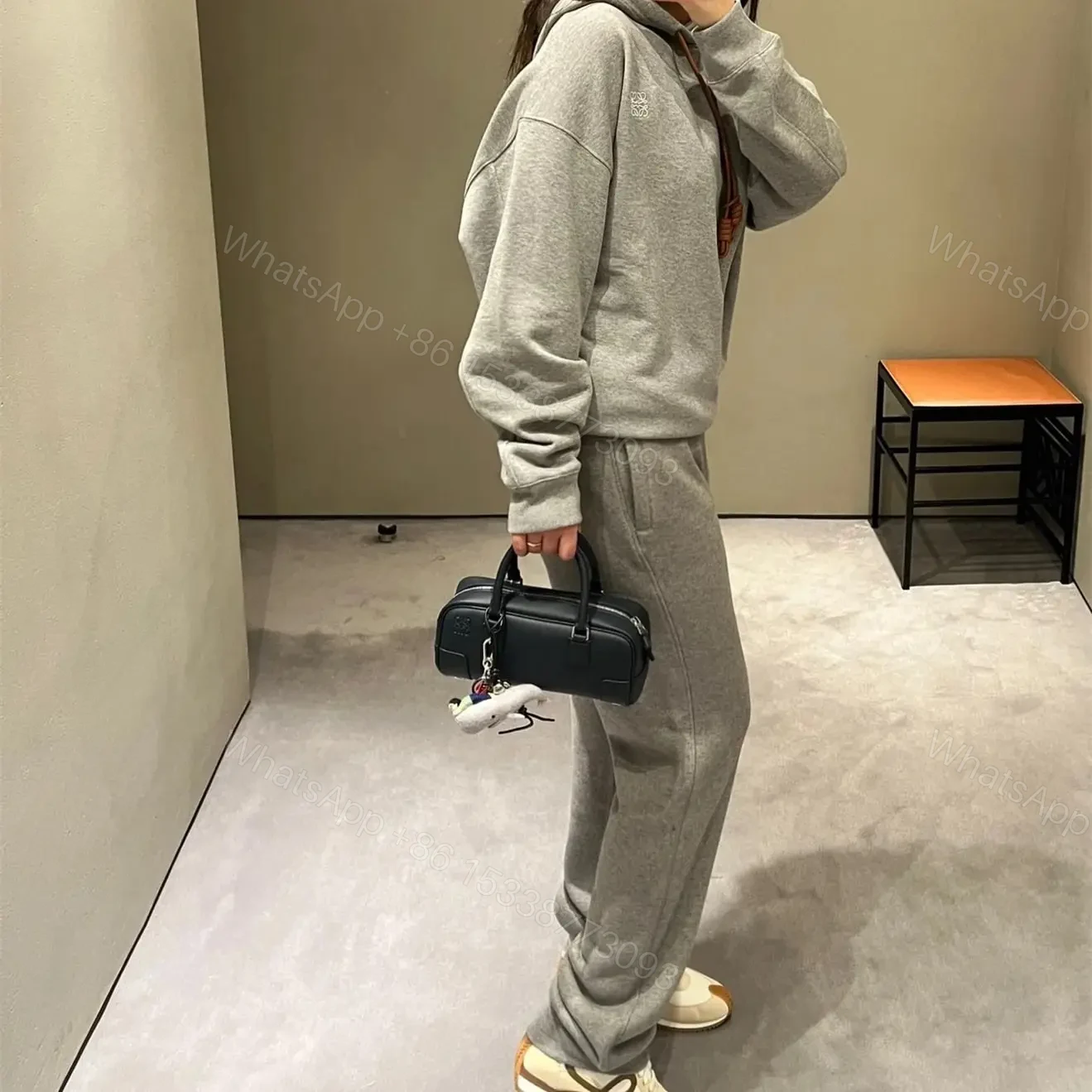 View 16 of 高仿Loewe*Amazona系列5544橫版手提包海軍藍免檢版