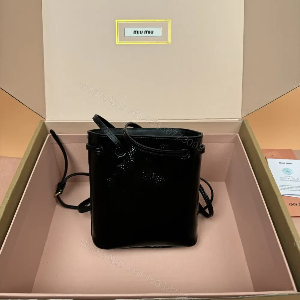 View 2 of 高仿miumiu*5NR460漆面羊皮水桶包黑色免檢版
