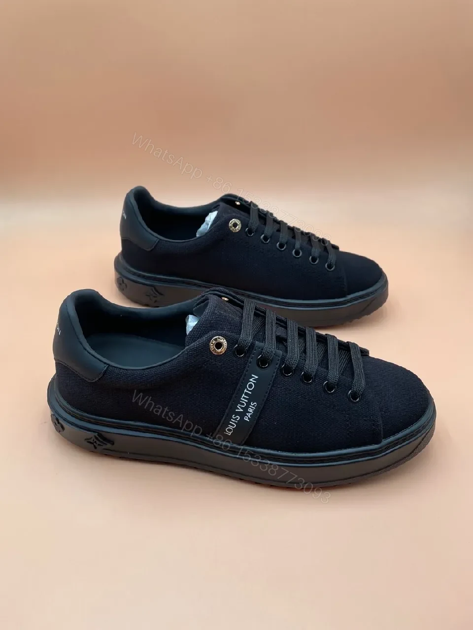 Minimalist Black Tech-Sneaker with Luxe-Detail Comfort — view 1