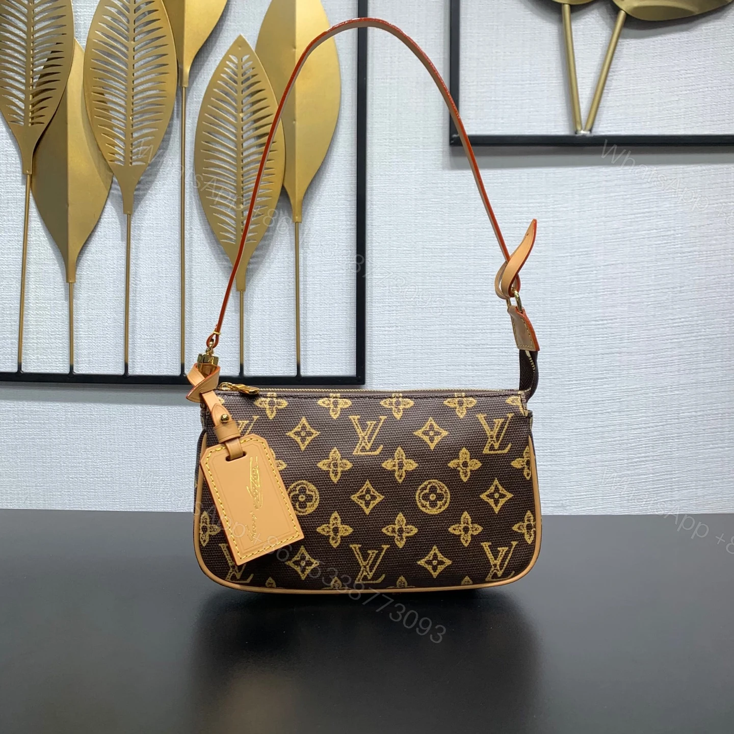 LV 原單 女款 Pochette Accessoires 腋下包 經典老花 簡約百搭款 — view 1
