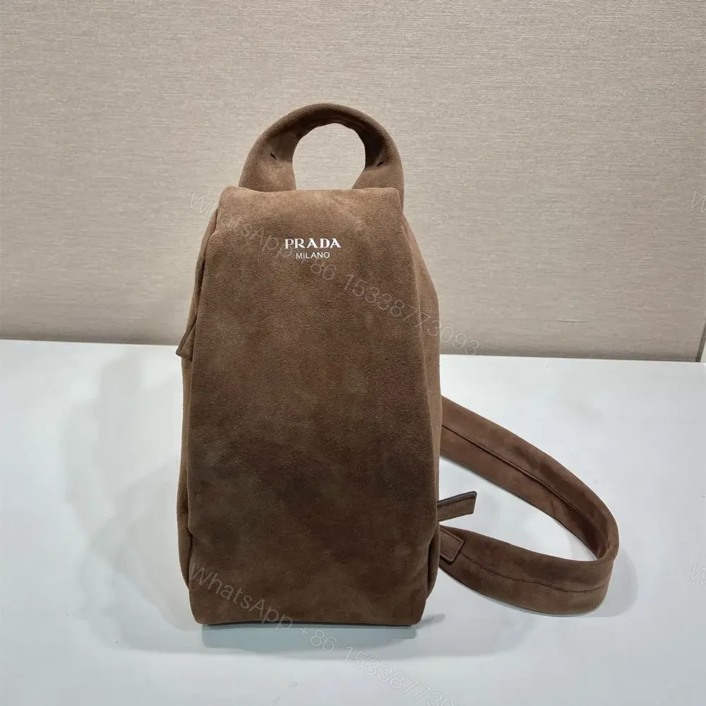 高仿Prada*2VZ114男士單肩胸包麂皮棕色免檢版 — view 1