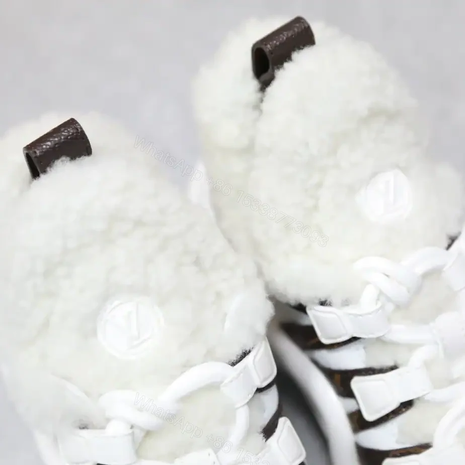 View 3 of LV ARCHLIGHT SNEAKER – LSVM017