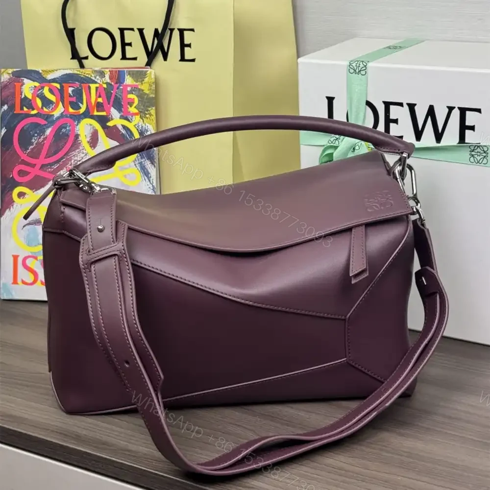 高仿Loewe*Puzzle系列7110小牛皮斜挎包勃艮第紅大號免檢版 — view 1