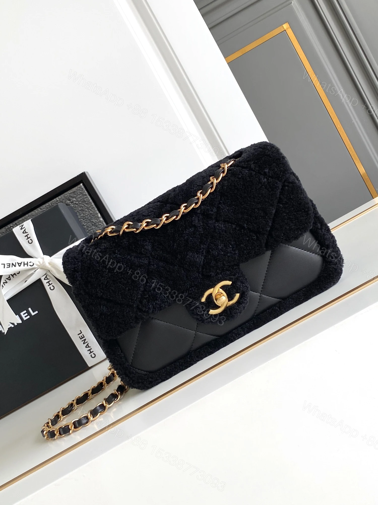 Chanel 一比一黑色羊羔毛拼皮鏈條包 冬季限定柔感設計 — view 1
