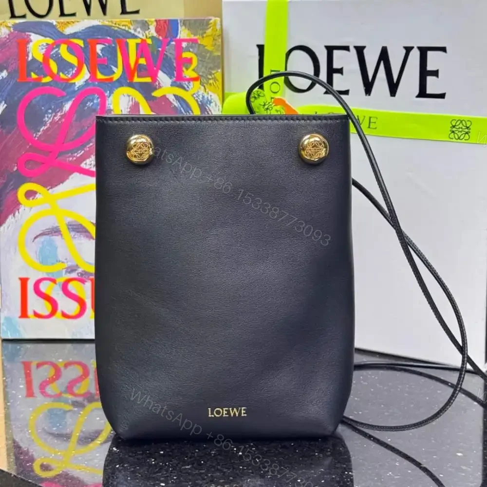 高仿Loewe*Pebble系列1100小牛皮斜跨包黑色免檢版 — view 1