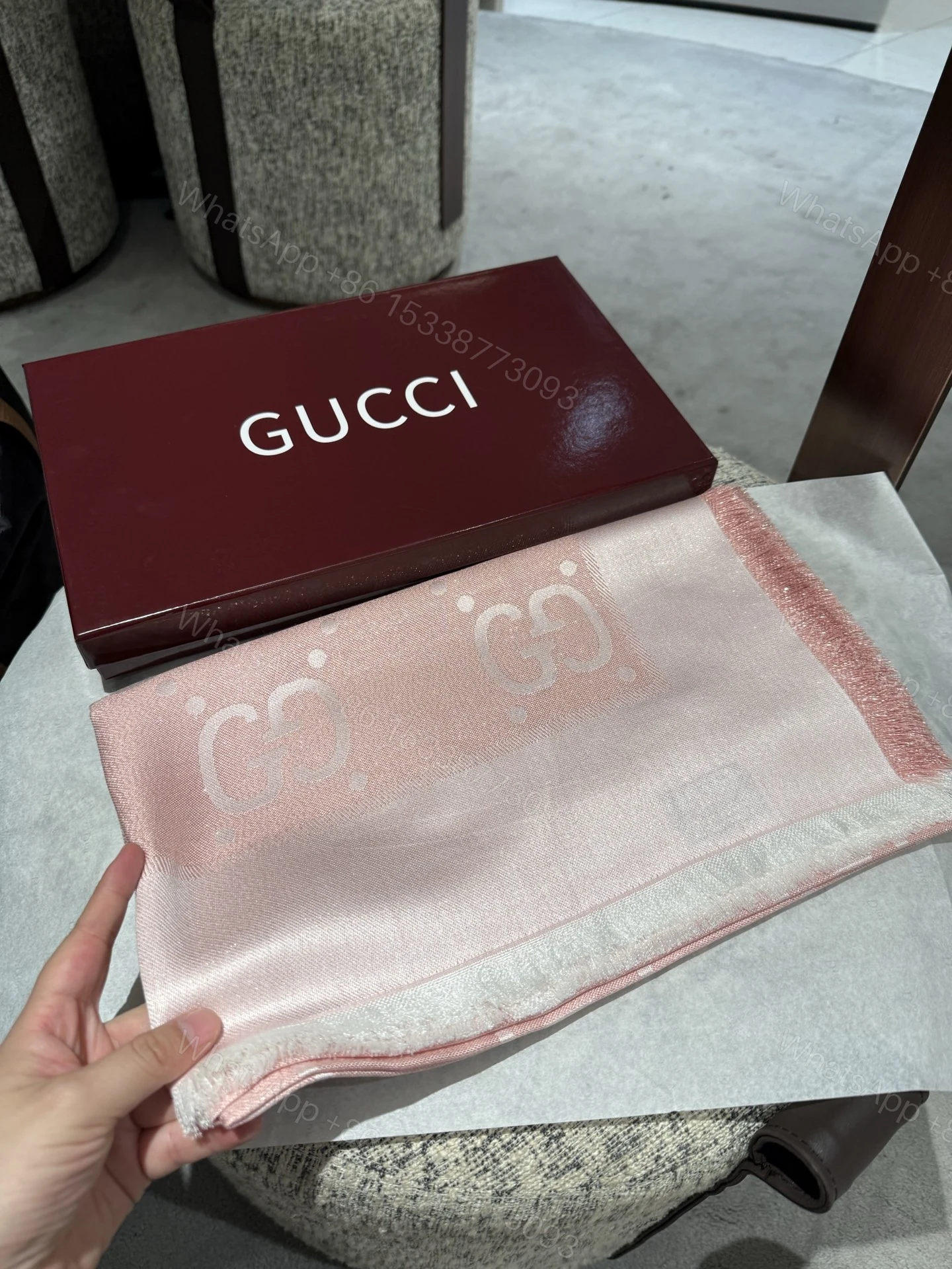 Gucci 精品仿製粉色雙G大圖圍巾 女款甜美穿搭必備配件 — view 1
