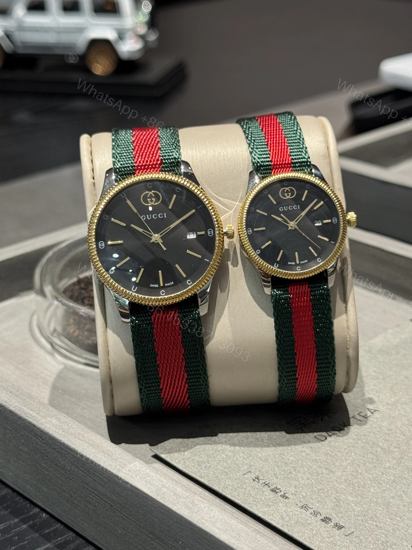 Gucci原單Timeless對錶 紅綠織帶黑面設計款 經典Logo標誌 — view 1