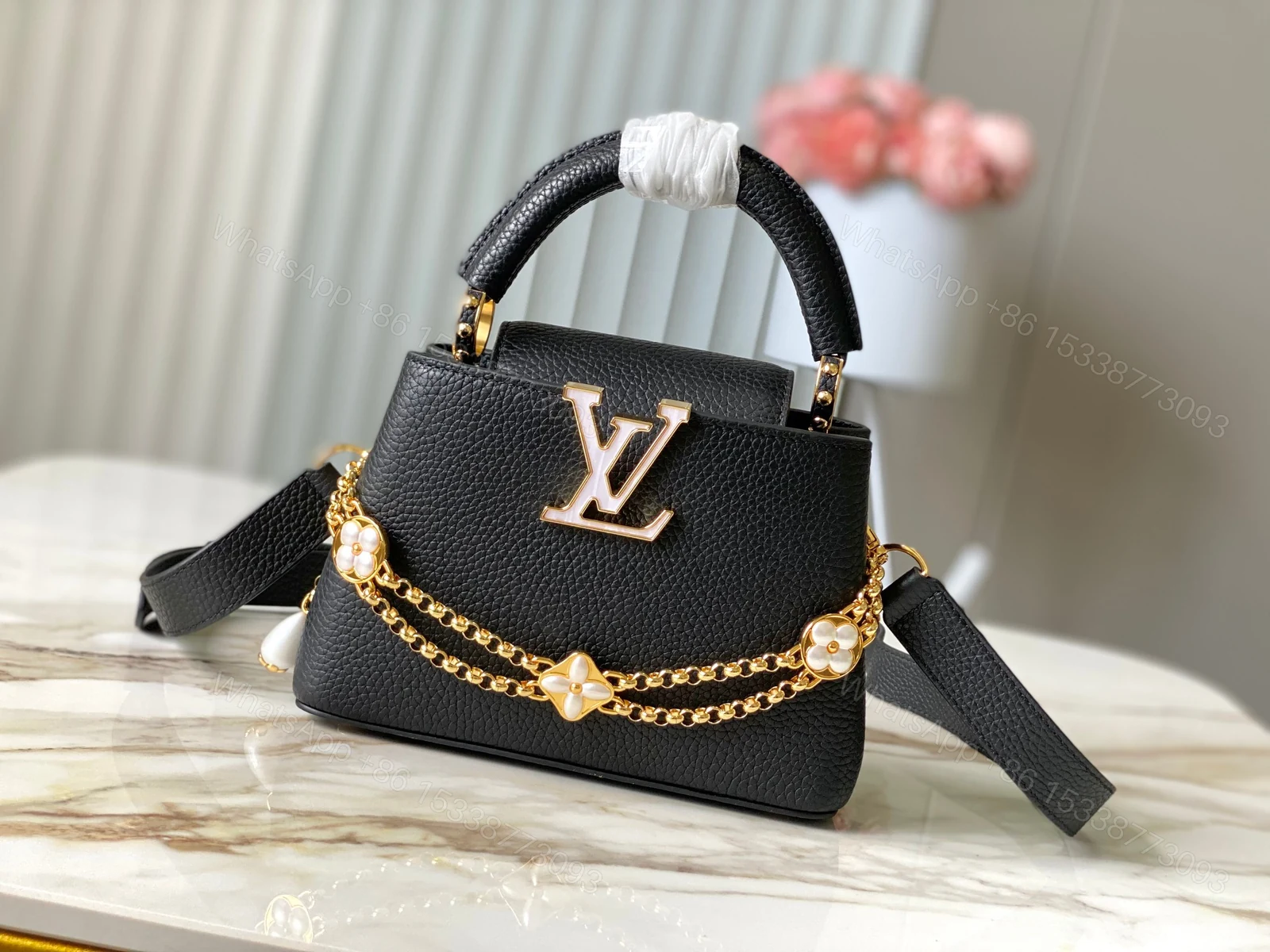 LV 高仿黑色金鏈花飾手提包 小號時尚優雅款 — view 1