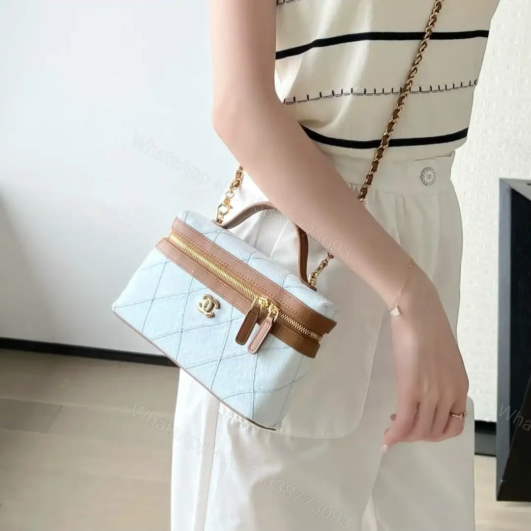 View 22 of 高仿Chanel*26M系列AP5184牛仔布拼皮化妝包沙灘色免檢版