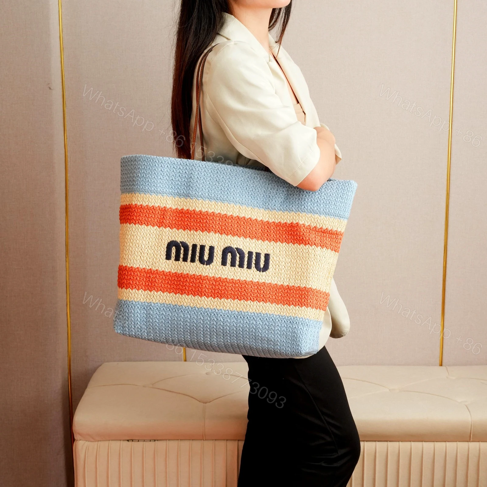 View 15 of 高仿miumiu*5BG228拼色LOGO手提包拼藍色免檢版