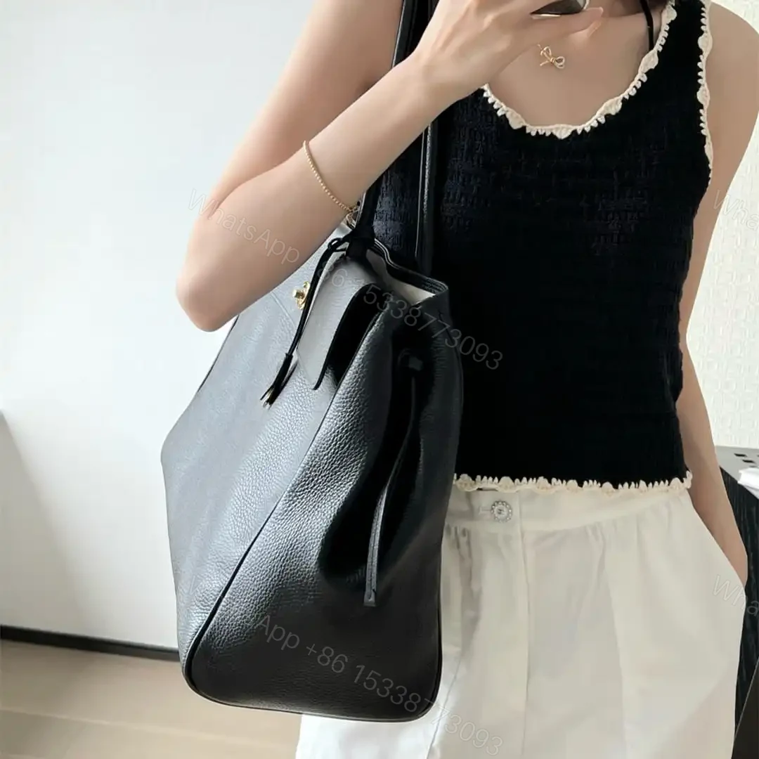 View 23 of 高仿Chanel*26S系列AS6289粒面小牛皮單肩包黑色大號免檢版