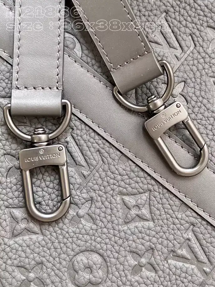 View 7 of LOUIS VUITTON SAC PLAT NV – LBV407