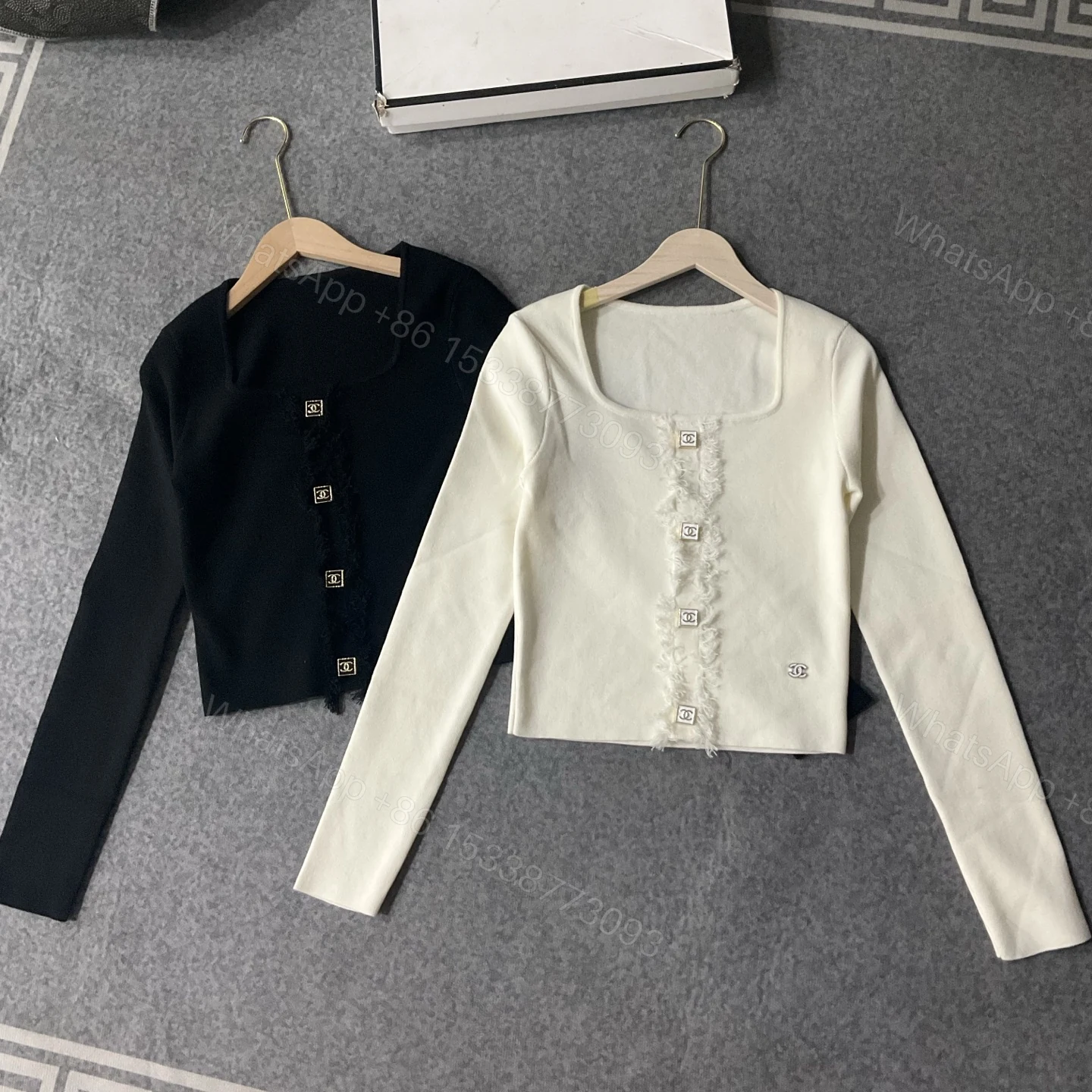 CHANEL高仿方領針織上衣 女士修身氣質款 黑白兩色 — view 1