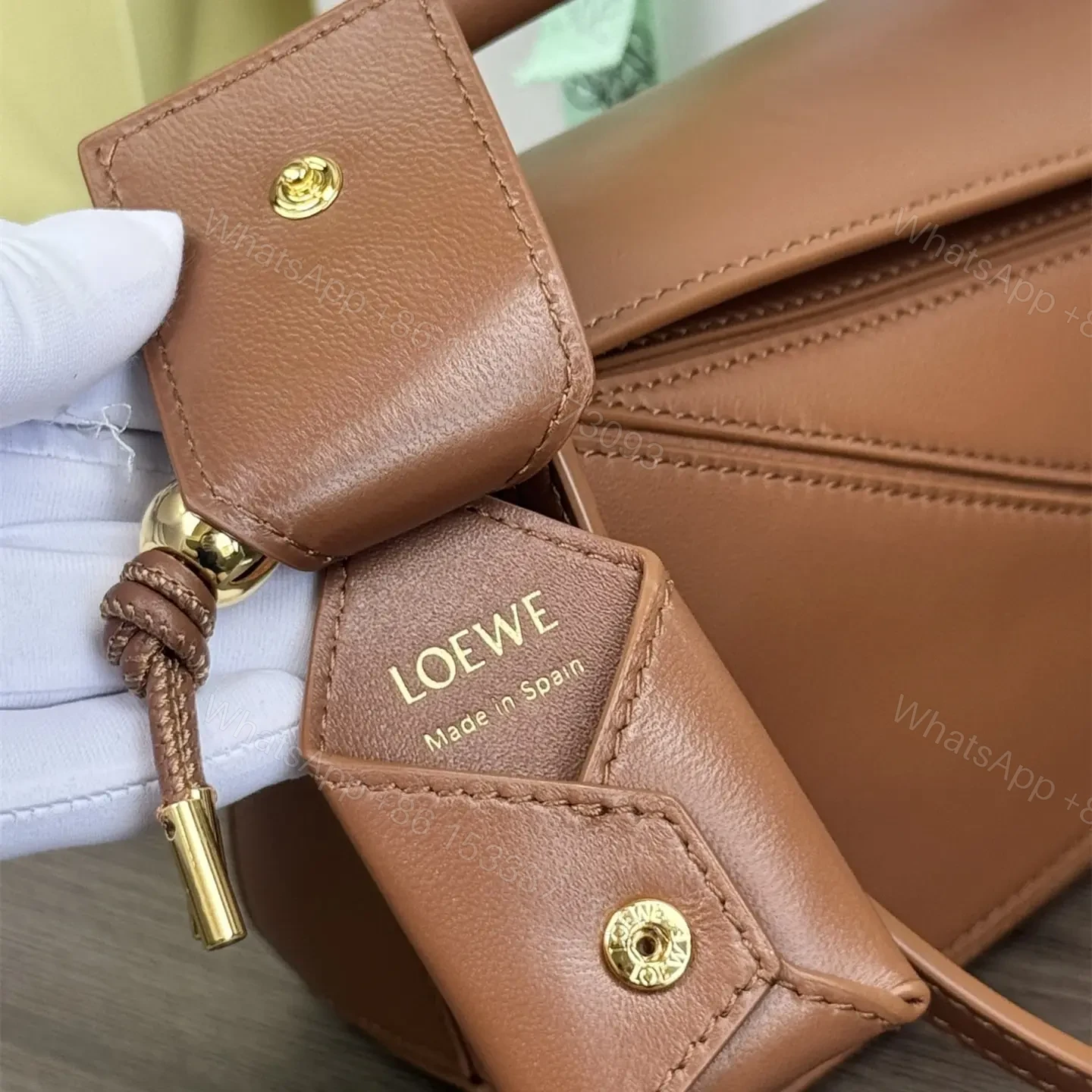 View 10 of 高仿Loewe*Puzzle系列3565小羊皮斜挎包胡桃色Mini免檢版