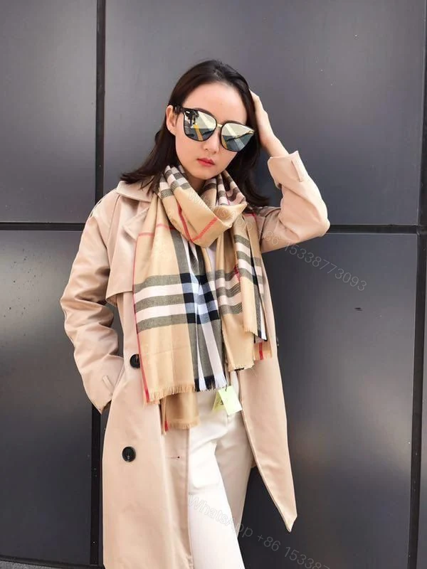 FIRST COPY BURBERRY SEMI WINTER STOLES — view 1