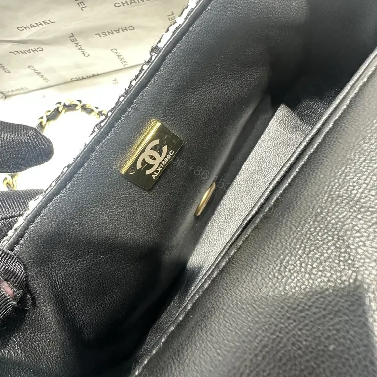 View 4 of Textured Chain-Detail Bag: Modern Luxury Everyday Sophistication