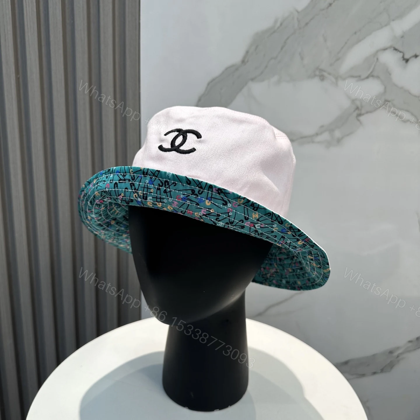 ChanelA貨漁夫帽男女款米白經典刺繡Logo簡約百搭款 — view 1