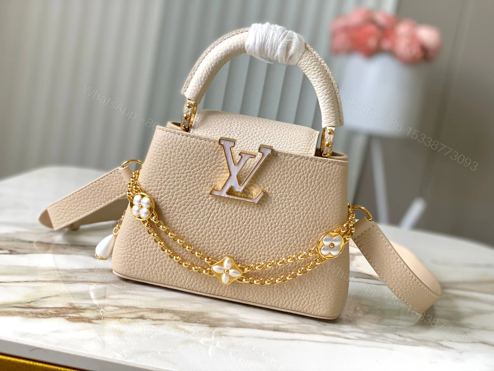 LV 一比一 Capucines 奶茶色手提包 金鏈點綴款 — view 1