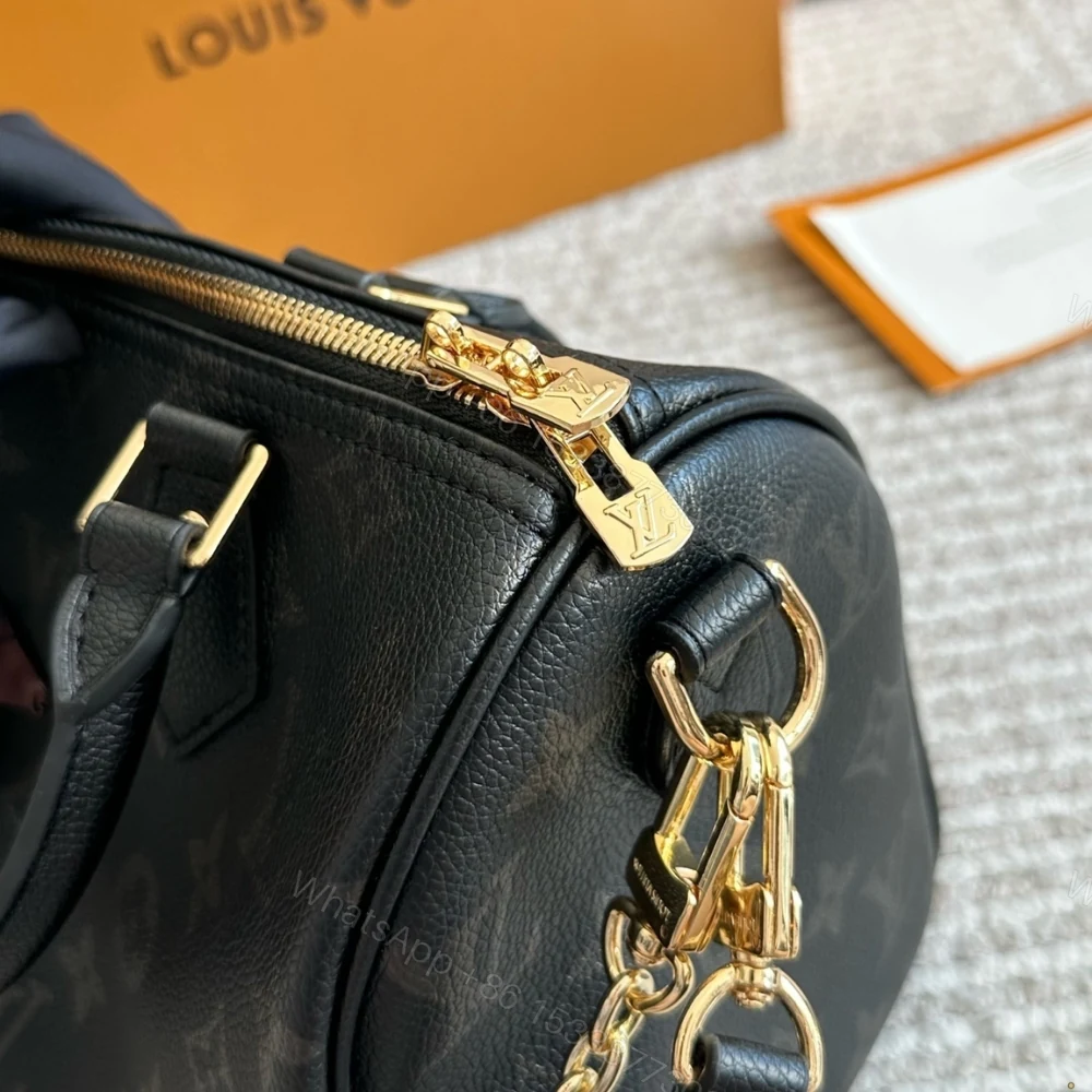 View 5 of Louis Vuitton Speedy Bandoulière 25 Black 25Cm M26486