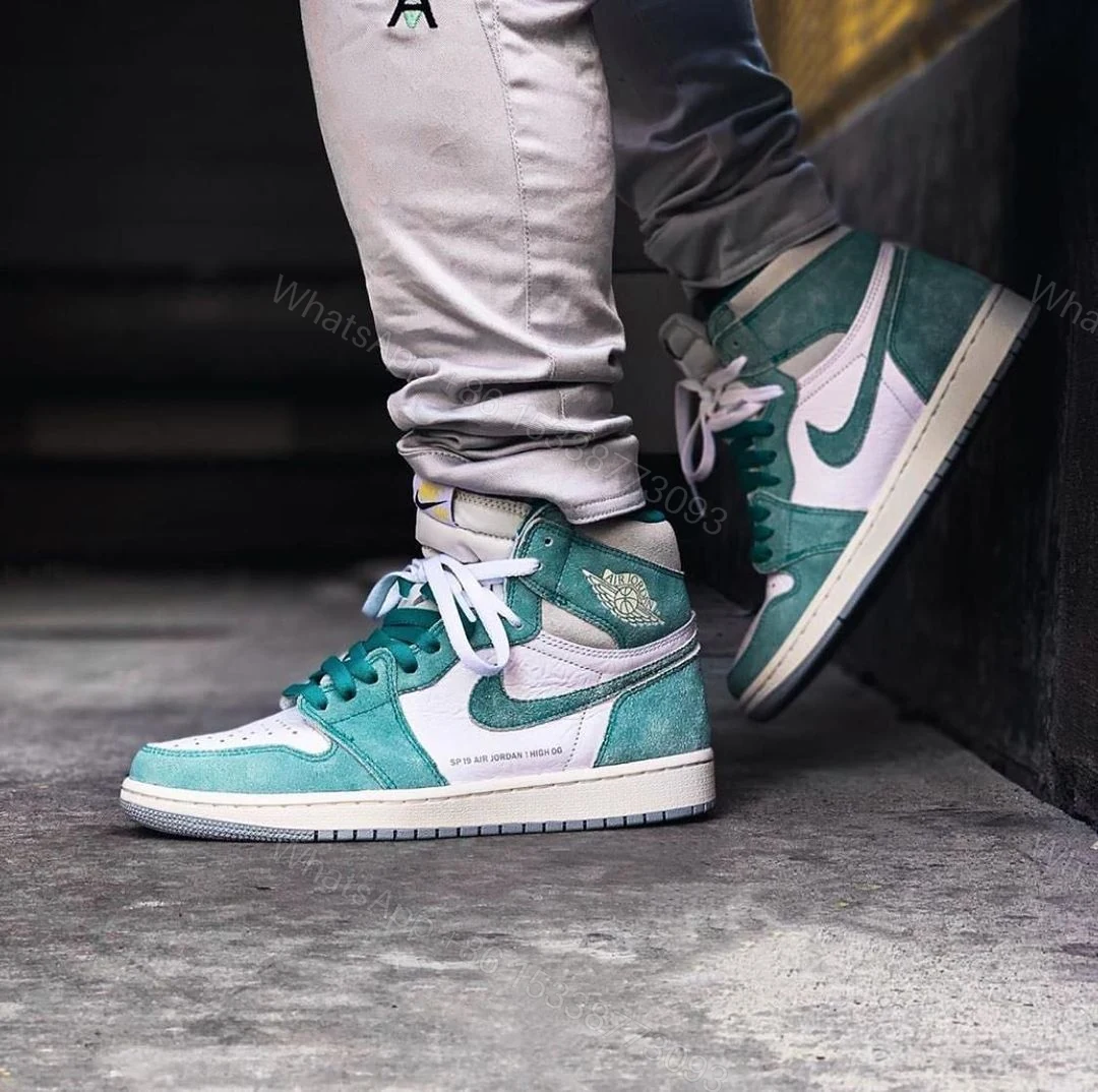 Air Jordan 1 Retro High OG turbo green — view 1
