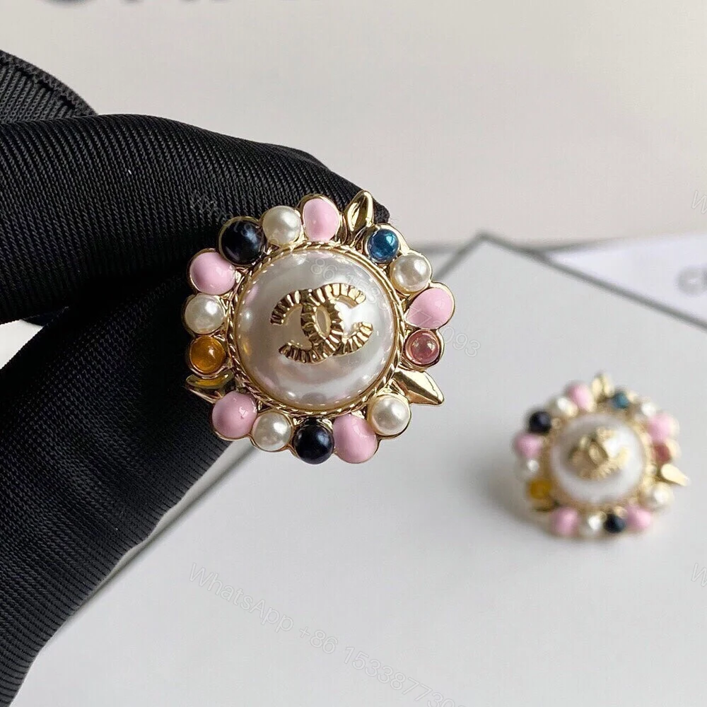 View 3 of EN – Lux Earring Chanel 029