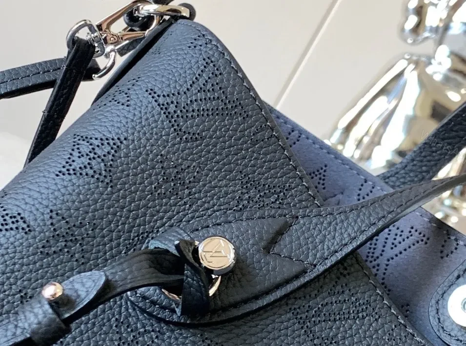 View 5 of Louis Vuitton LV Blossom PM Mahina Black Handbags 20x20x12.5cm