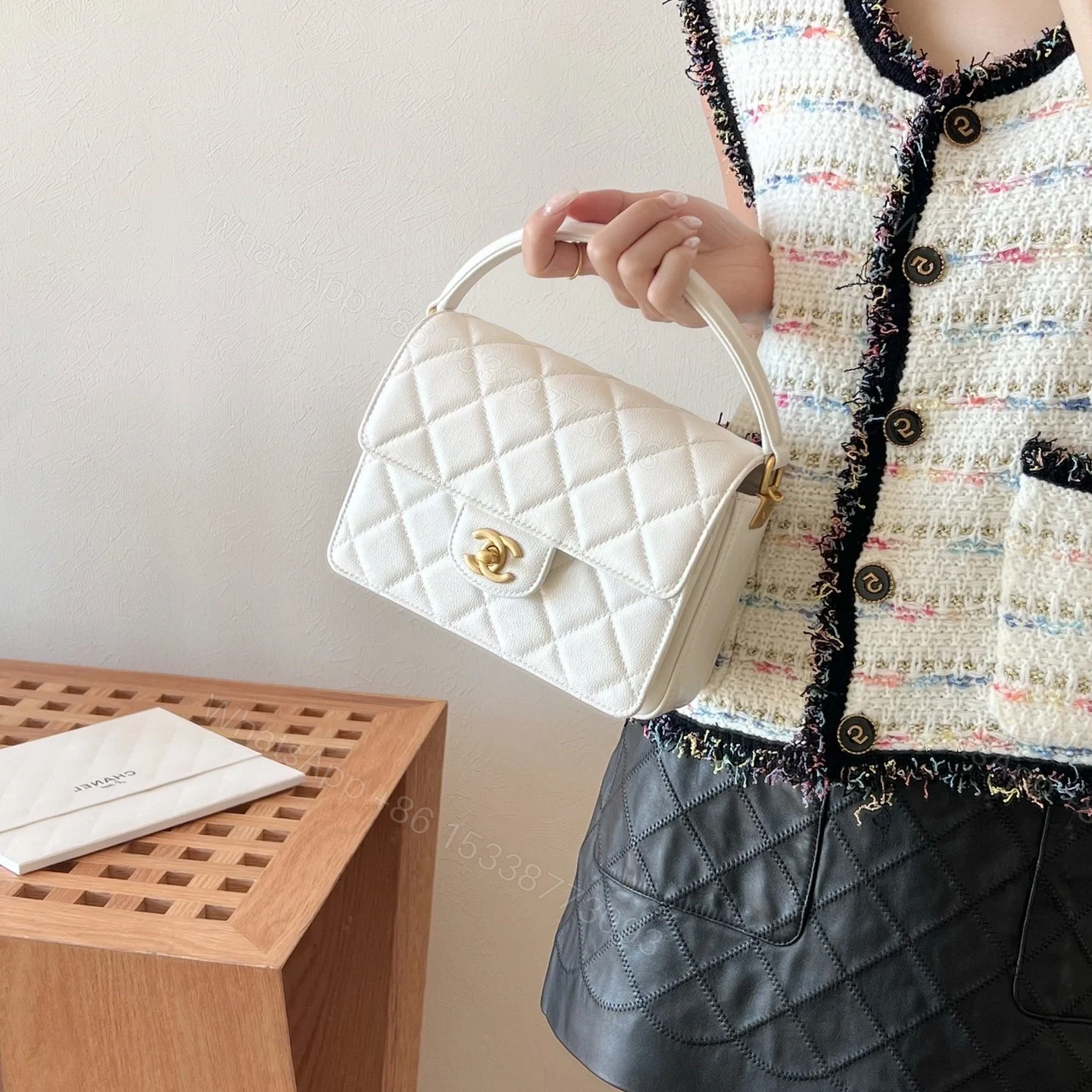 View 11 of 高仿Chanel*24K系列AS03002手柄口蓋包中號牛皮免檢版