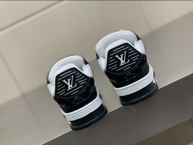 View 7 of LOUIS VUITTON TRAINER SNEAKERS IN WHITE AND BLACK – LSVT341