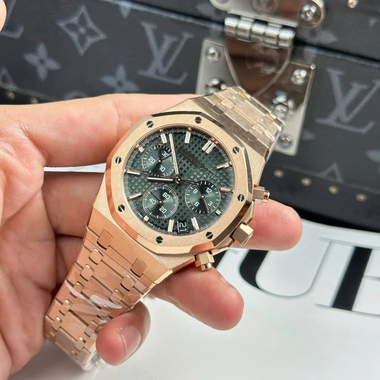 View 2 of Audemars Piguet Royal Oak 26240 Super Clone Green Dial