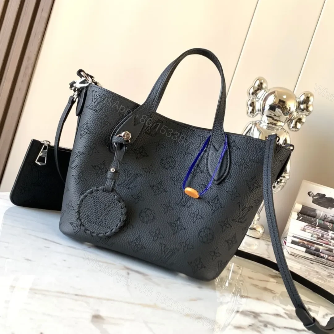 Louis Vuitton LV Blossom PM Mahina Black Handbags 20x20x12.5cm — view 1