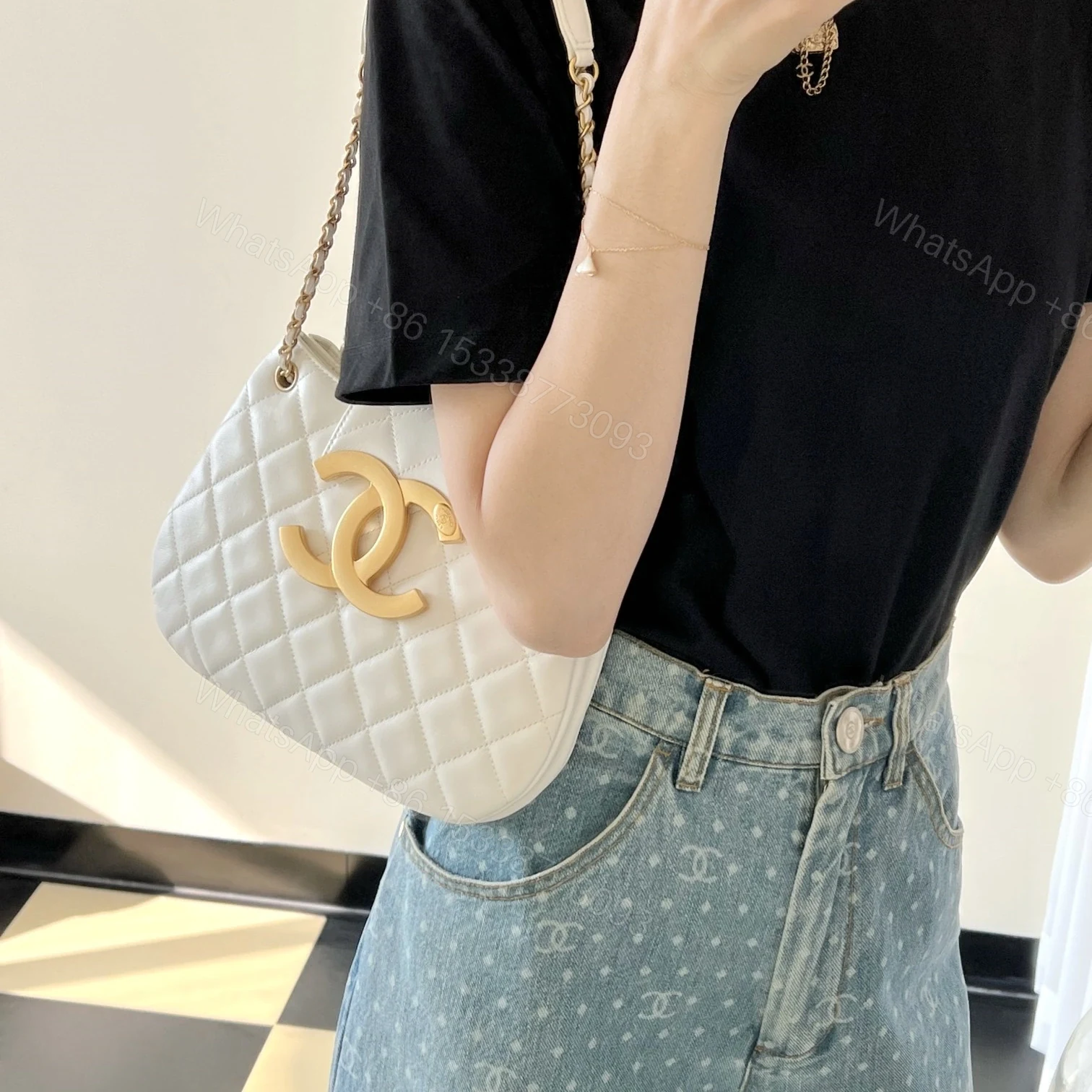 View 18 of 高仿Chanel*24C系列AS4609圓挎包白色大號免檢版