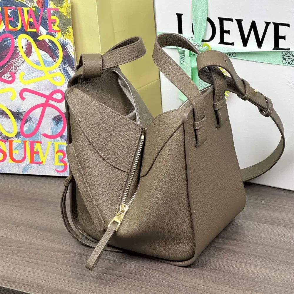 View 10 of 高仿Loewe*Hammock系列3170粒面小牛皮吊床手袋灰褐色小號免檢版