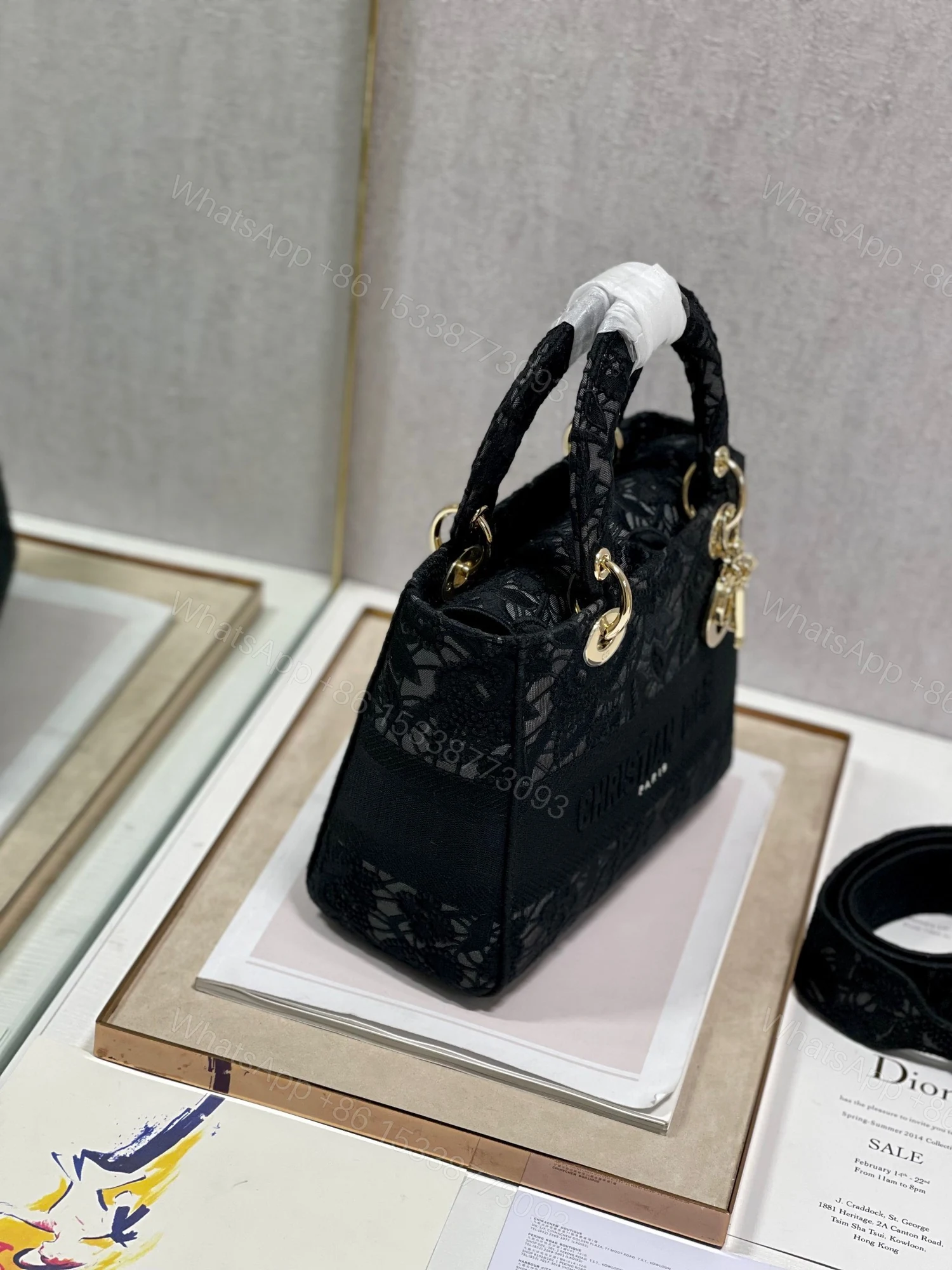 View 4 of Túi Xách Dior Lady Họa Tiết Ren Hoa Nữ Màu Đen Rep 11 Cao Cấp 24cm
