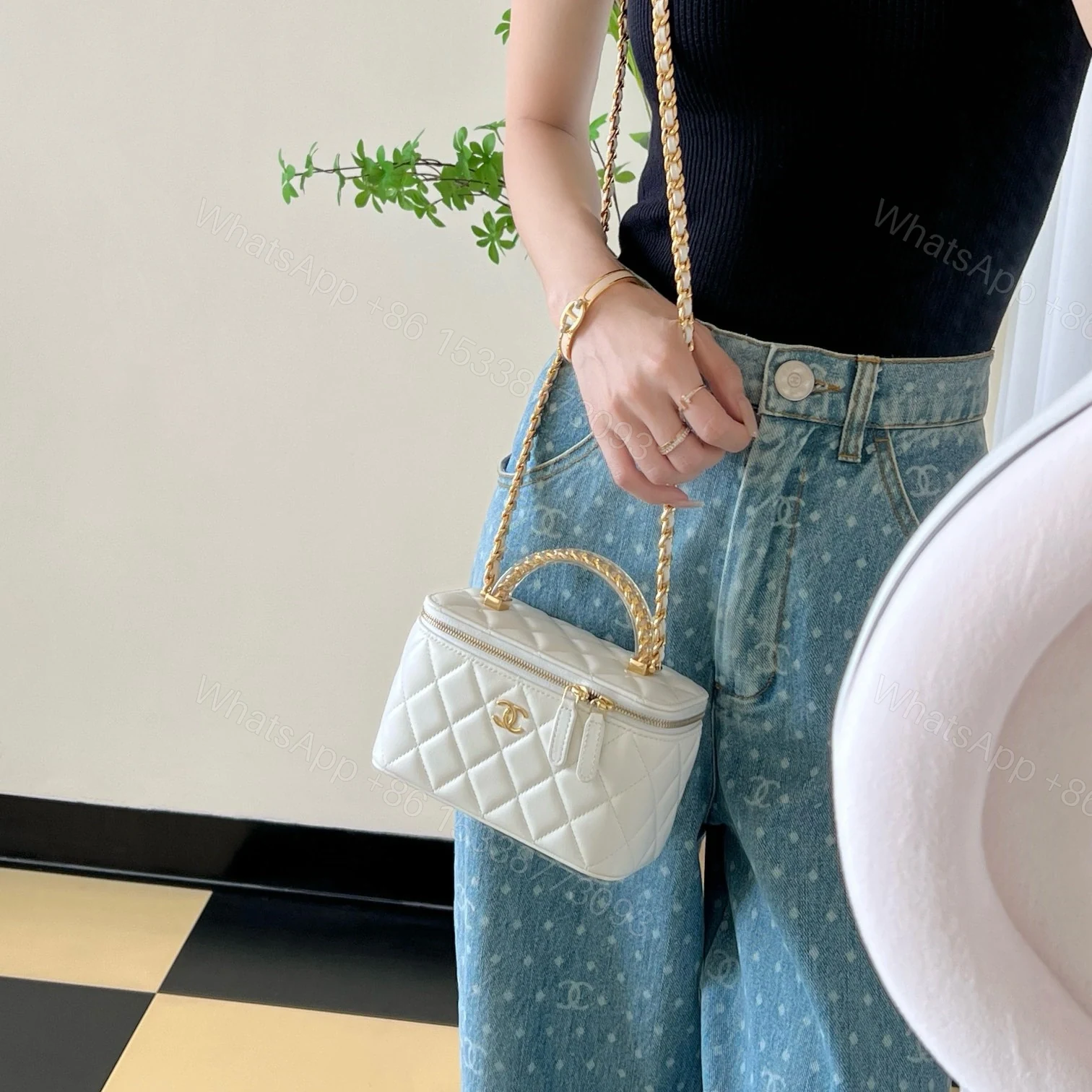 View 19 of 高仿Chanel*24S系列AS3765手柄盒子包白色免檢版