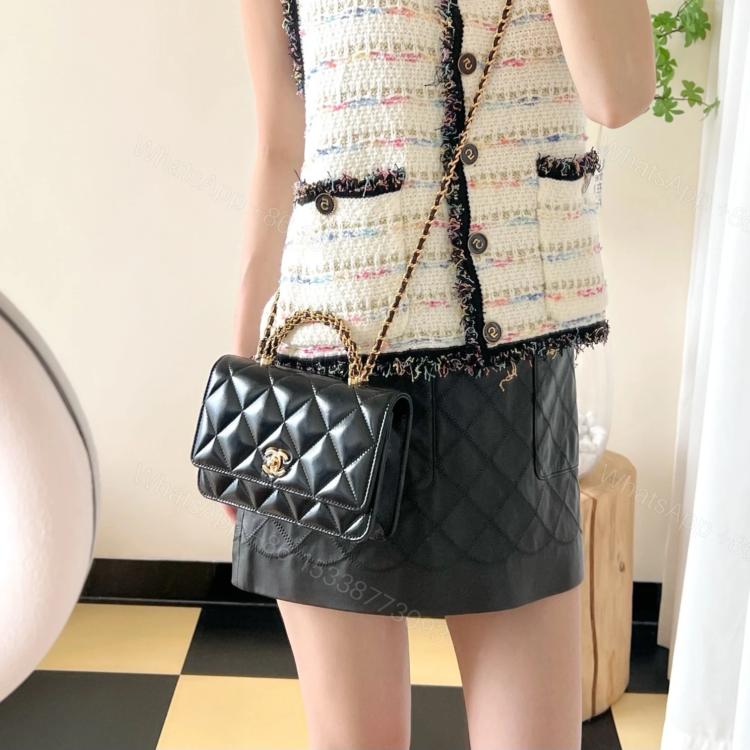 View 25 of 高仿Chanel*24B系列AS4166小羊皮郵差包黑色免檢版