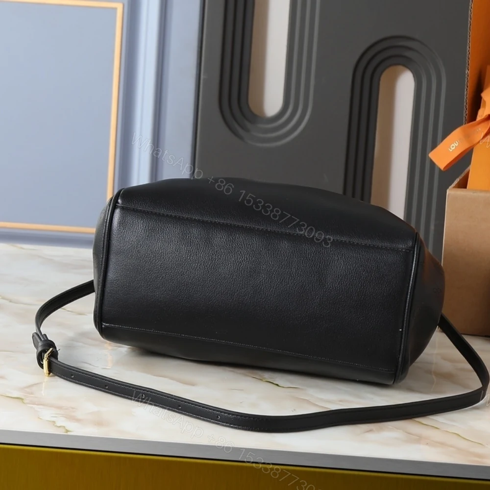 View 4 of Louis Vuitton Vendome PM Black 28Cm M26502