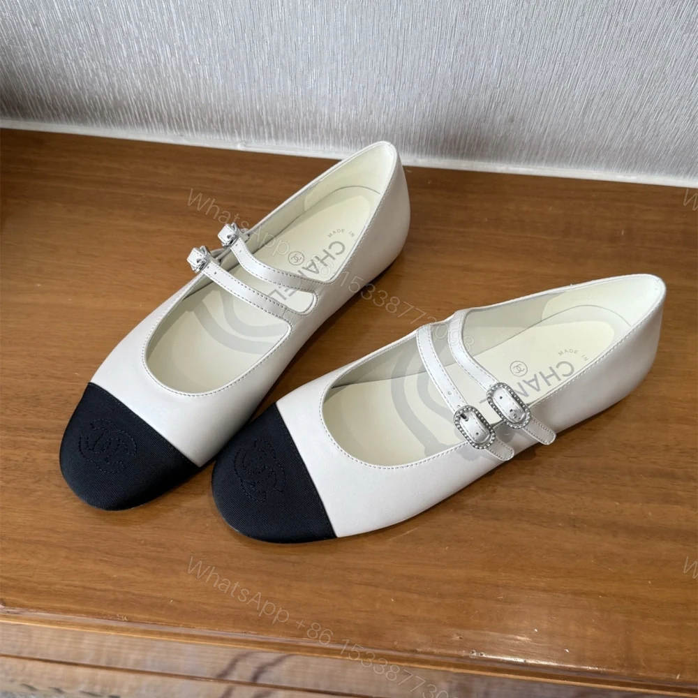 View 4 of 高仿Chanel*G45697圓頭塔扣平底鞋白色免檢版