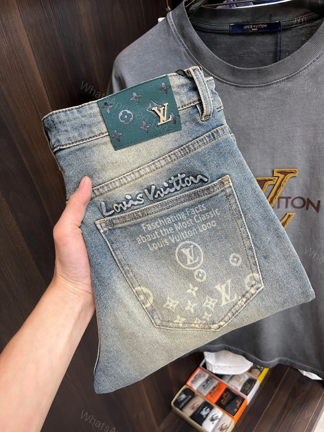 LV一比一牛仔褲噴砂刺繡圖騰設計質感復古風格 — view 1