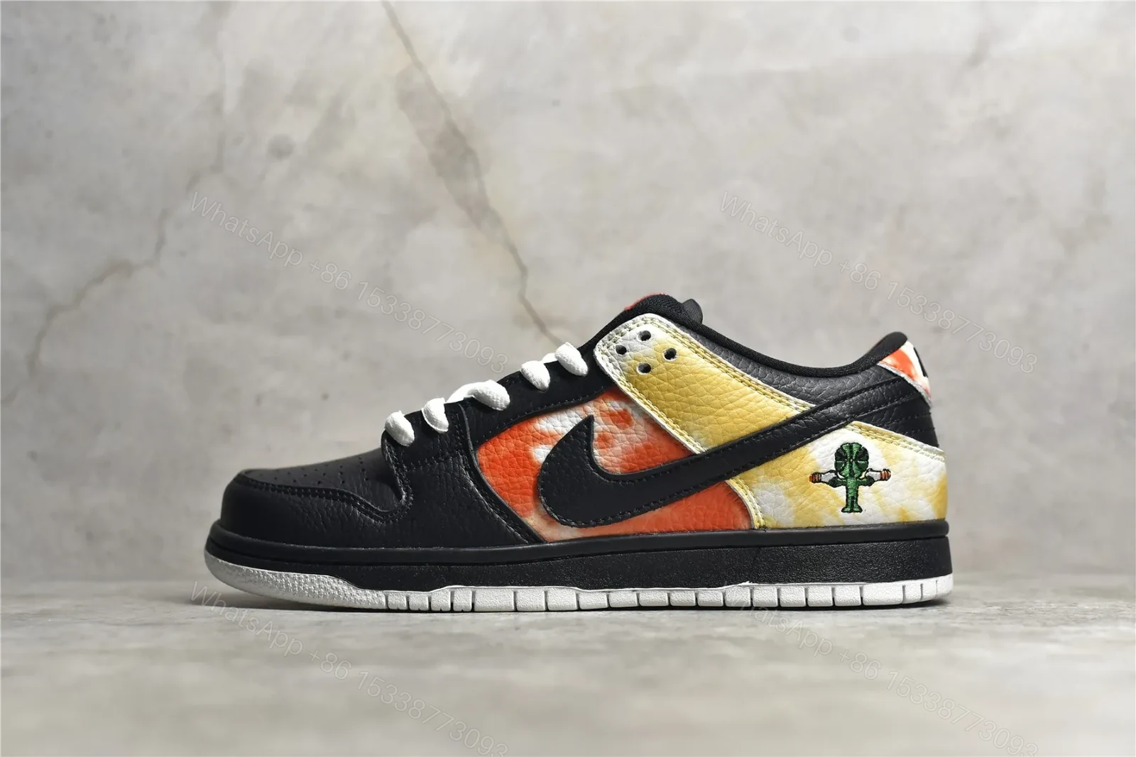Nike Dunk SB Low “Roswell Raygun” Black Replicas — view 1