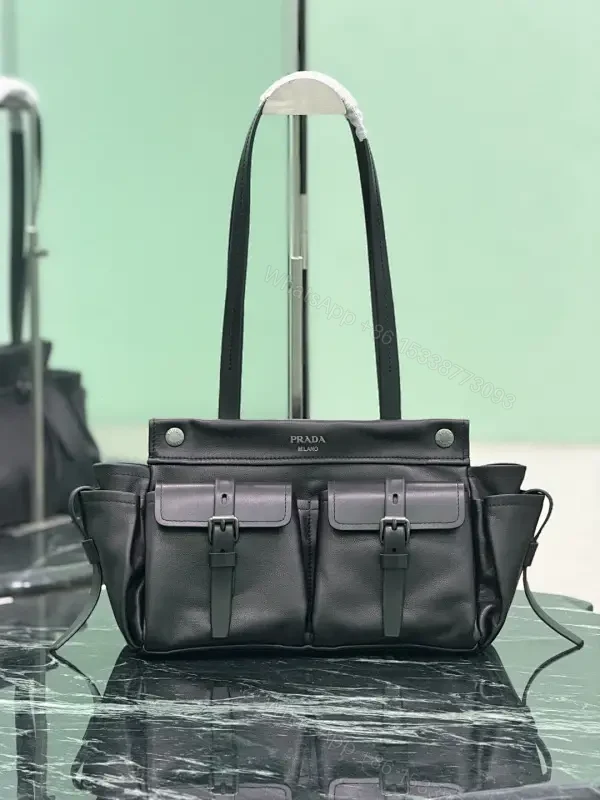 Chic Black Leather Carryall: Structured Luxury Tote — view 1