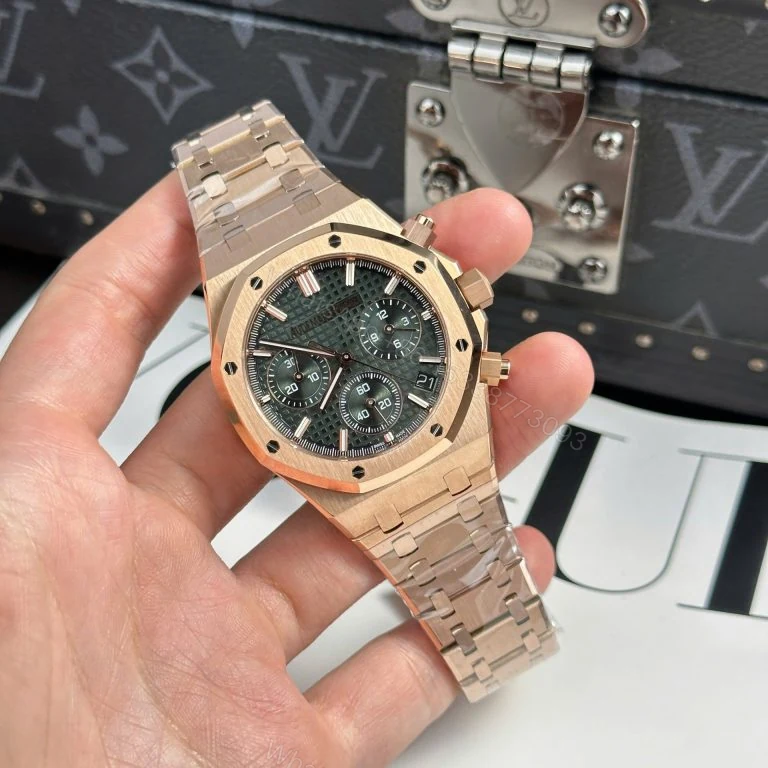 View 3 of Audemars Piguet Royal Oak 26240 Super Clone Green Dial