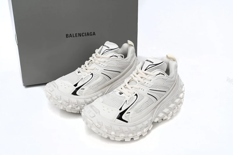 Balenciaga Defender Off-White 685611 W2RAA 9110 — view 2